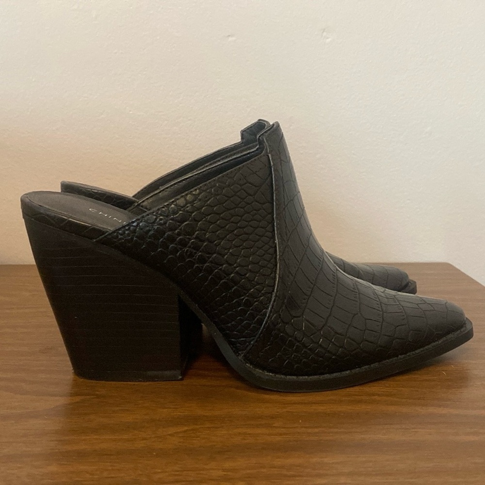 Chinese Laundry croc embossed heeled mules size 7